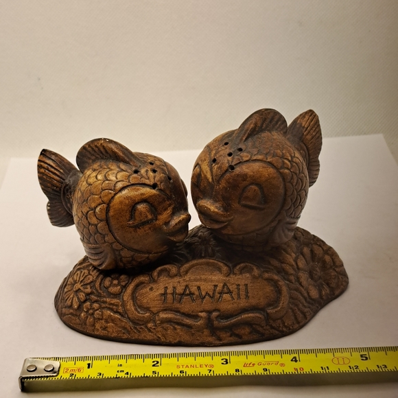 Vintage treasure craft Hawaii fish salt and pepper shakers. - Picture 3 of 8